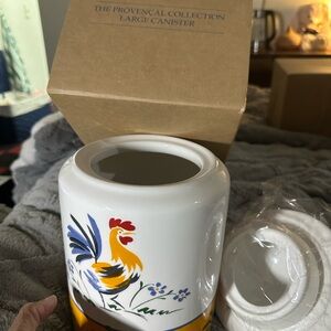 Avon VINTAGE THE PROVENÇAL COLLECTION medium size CANISTER